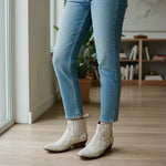 Matisse Mustang White Distressed Leather Ankle Booties Women's Size 8.5 Cowboy