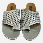 SoftWalk Corsica II Silver Metallic Leather Perforated Toe Loop Flat Sandal 9.5M