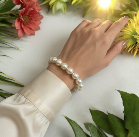 Women's Iridescent White Beaded Stretch Bracelet 7" Single Strand Elastic EXC