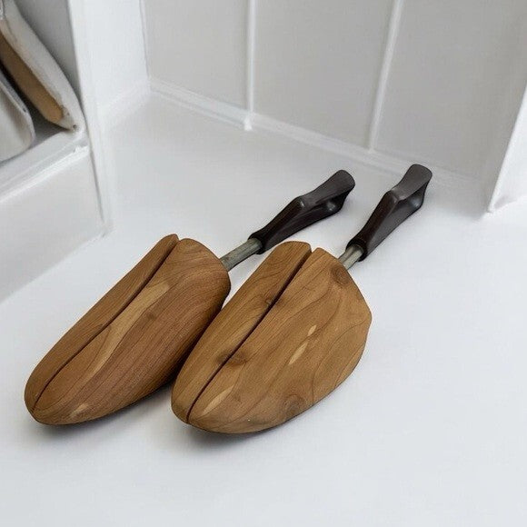 Vintage Wooden Shoe Tree Brown Handle Medium Size 4 Shoe Keeper Travel