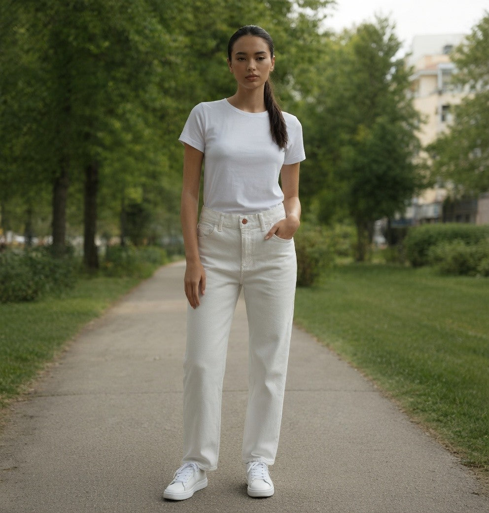 Old Navy White Cotton Boyfriend Straight Jeans Women Size 8 27" Inseam EXcellent