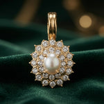 Vintage 1970s Roman Brand Gold Tone Rhinestone Faux Pearl Clasp Pendant VG