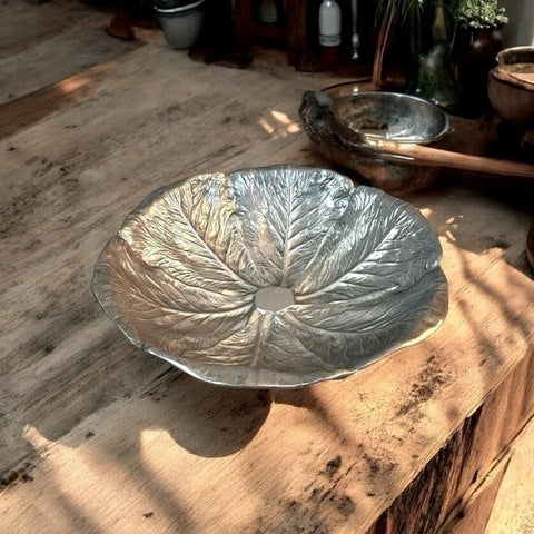 Large Vintage RWP Wilton Cabbage Lettuce Leaf Metal Salad Bowl 13"x13"x4" Silver